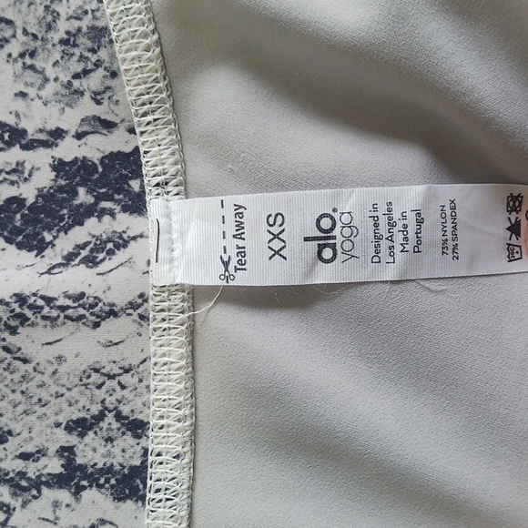 ALO Yoga Gray and Black Snake Print Leggings - Picture 2 of 2